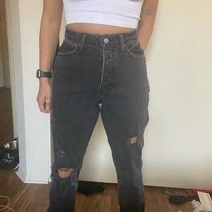 Black Abercrombie high rise curve love dad jean! Size 26/2